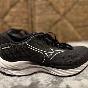 NEW Mizuno Women’s Size 8 Wave Inspire 20 Running Shoes (NEW without tags)